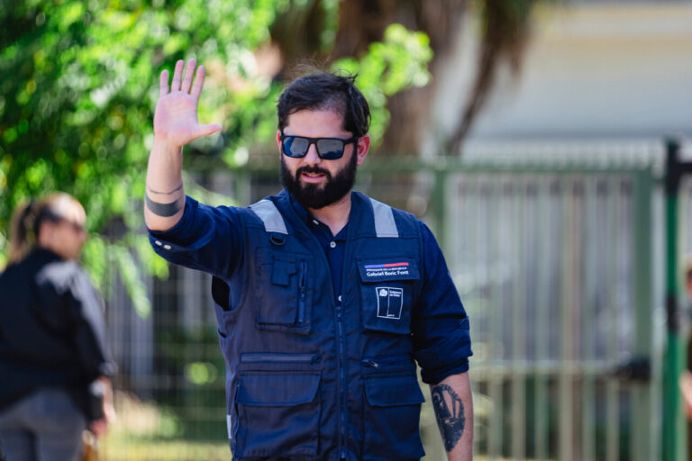 Boric viajará a La Araucanía para coordinar respuesta ante incendios: Hay 5 focos y más de 2 mil hectáreas consumidas