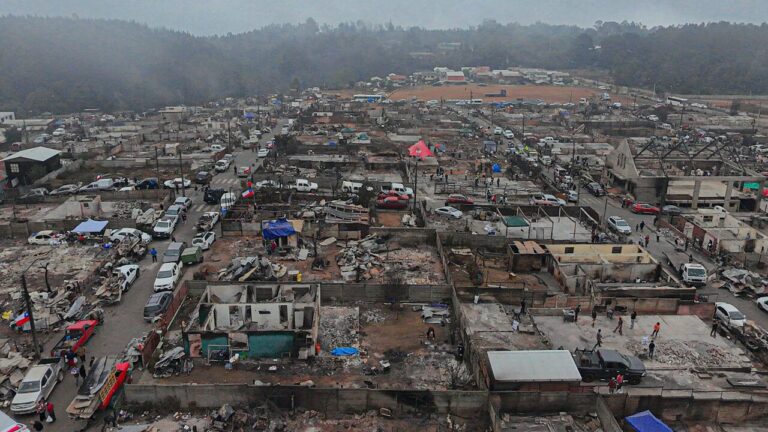 Presidente Boric decreta dos días de duelo nacional para honrar memoria de fallecidos por incendios forestales
