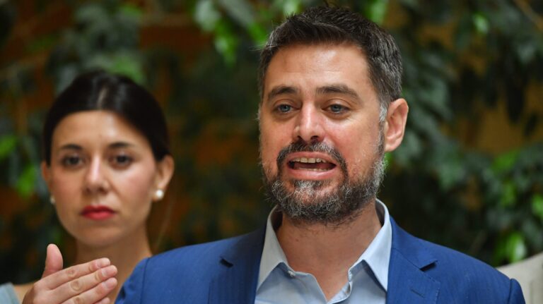 Investigación a Chadwick en causa reservada: Manouchehri (PS) espera que se “reúnan los antecedentes para que sea formalizado”