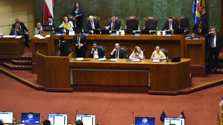 Congreso despachó proyecto de reajuste al sector público, pero sin normas de 