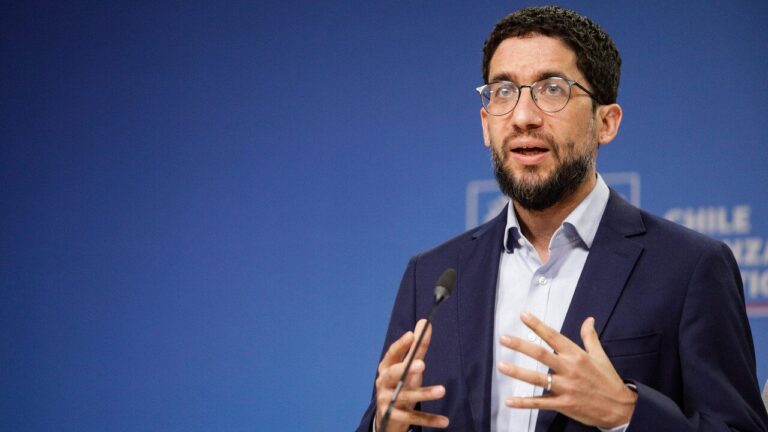 Ministro del Trabajo cuestiona a la UDI por tramitación de Sala Cuna: 