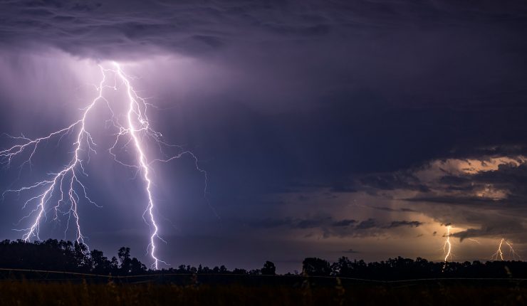 Emiten alerta por tormentas eléctricas y precipitaciones fuertes en corto periodo de tiempo en dos regiones del país