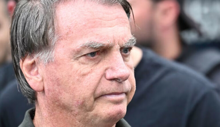 Bolsonaro sufre caída en su celda y rechazan su traslado a un hospital