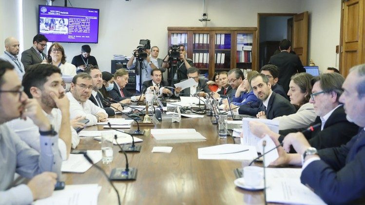 Comisión de Hacienda de la Cámara Baja inició tramitación del proyecto de reajuste al sector público