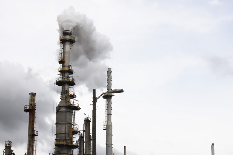 Revelan intentos fallidos de ENAP por comprar petróleo a Venezuela tras acuerdos con Pdvsa en 2007