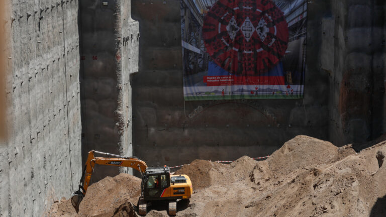 Familia dueña de cadena de supermercados lleva conflicto por terrenos con Metro a la Corte Suprema