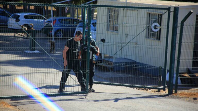 Gendarme formalizado por red criminal habría prestado su celular a condenado por violaciones a DDHH en Punta Peuco