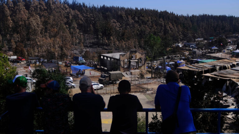 Gobierno anuncia beneficios Junaeb para estudiantes afectados por incendios en el Sur: ¿En qué consisten?