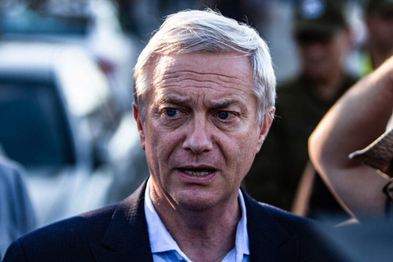 Tormentas en EE.UU. obligan a suspender vuelo de Kast a El Salvador y reunión con Bukele junto a visita a la megacárcel CECOT