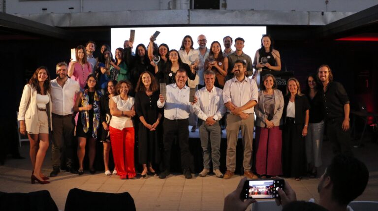 “Pobre el que no cambia de mirada”: Premio reconoció 20 trabajos periodísticos por su cobertura de pobreza y desigualdad