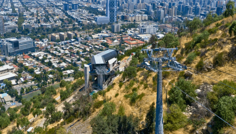 Fotos: Teleférico Pío Nono alcanza más del 95% de avance y proyecta su apertura para fines de enero
