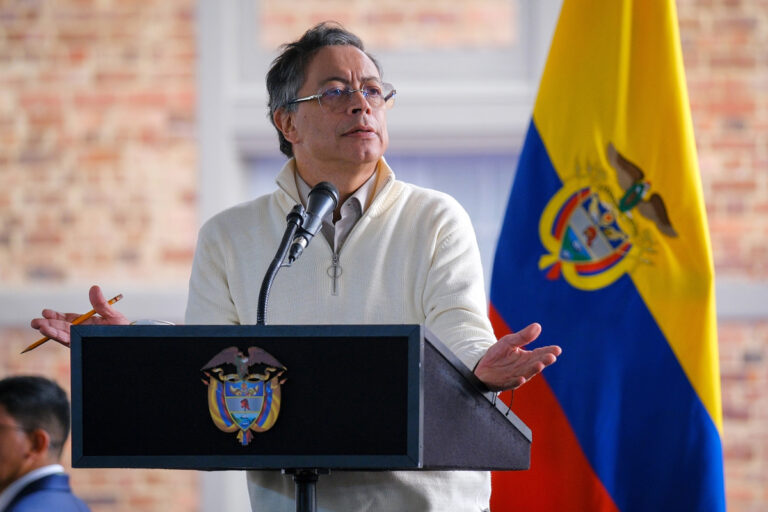 Presidente Petro afirma que colombianos son 
