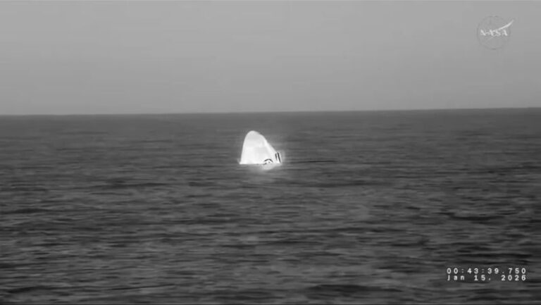 Cuatro astronautas regresaron a la Tierra tras problema médico de un miembro de la tripulación