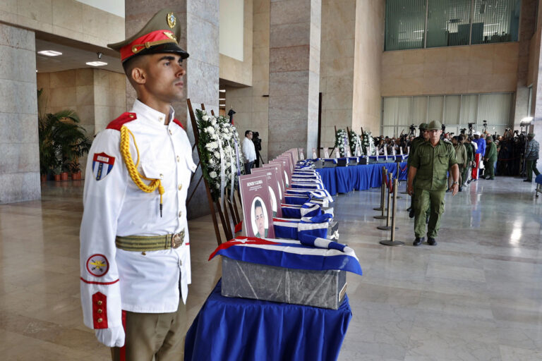 Llegan a Cuba los 32 cuerpos de los militares que murieron en la captura de Nicolás Maduro en Venezuela
