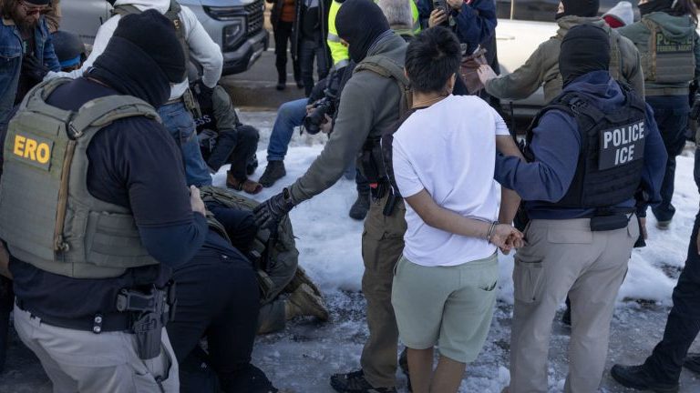 Trump advierte al alcalde de Minneapolis: “Estará jugando con fuego” si no aplica la ley federal de inmigración