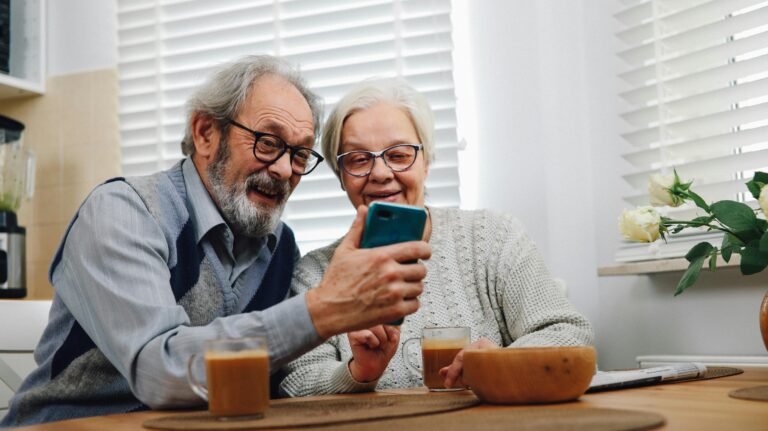 INE proyecta que en 2036 la población en Chile dejará de crecer y comenzará una 