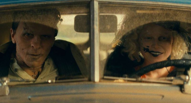 Christian Bale y Jessie Buckley en "The Bride" (2026). Warner Bros. Pictures