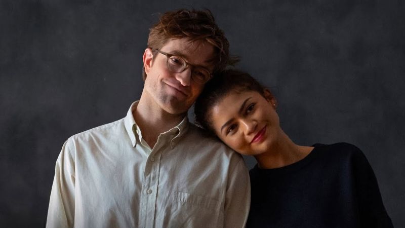 Robert Pattinson y Zendaya en "The Drama" (2026). Cortesía A24 Films