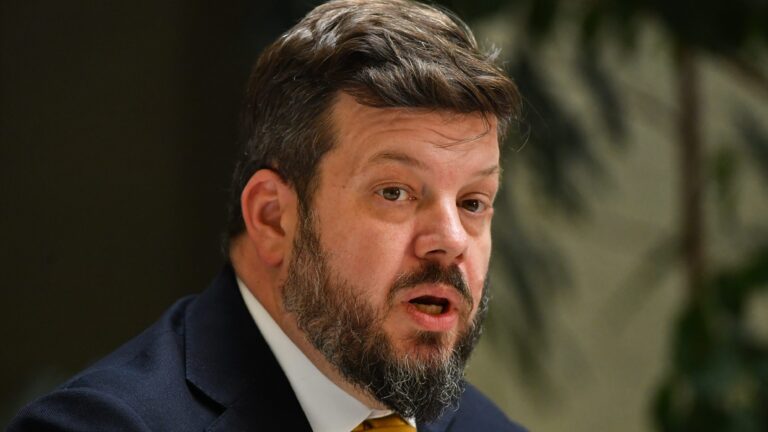 Kaiser contestó a congresista estadounidense que advirtió 