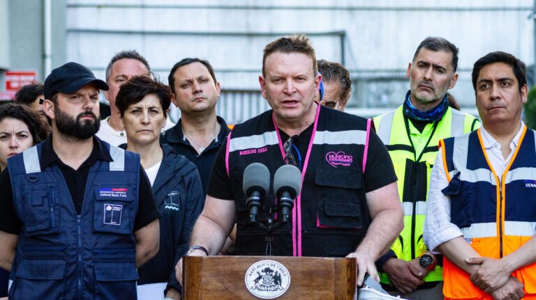 Alcalde de Penco cuestiona tardanza en la entrega de viviendas de emergencia: “O no conocen el territorio o no tienen la voluntad política”