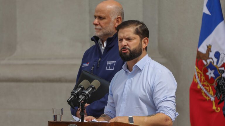 Presidente Boric blinda al ministro Muñoz tras decreto anulado por proyecto de cable submarino chino: “No anda nada solo”