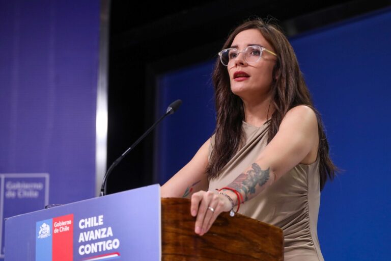 Gobierno defiende gira de Boric a Rapa Nui tras críticas por tardanza de la visita: 