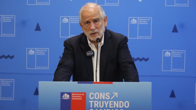 “Chile es un país de catástrofes”: Ministro de Vivienda propone crear una institución dedicada a la reconstrucción