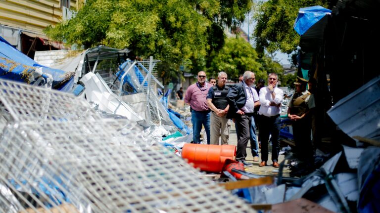 Barrio Meiggs: Operativo por retiro de toldos azules dejó 14 detenidos tras enfrentamientos