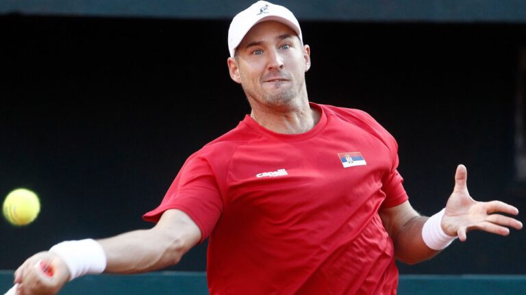 Tenista serbio sufre accidente tras la Copa Davis contra Chile: Sufrió traumatismo en su cabeza