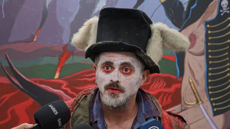 Polémica exposición artística fue cerrada por la Municipalidad de Concepción