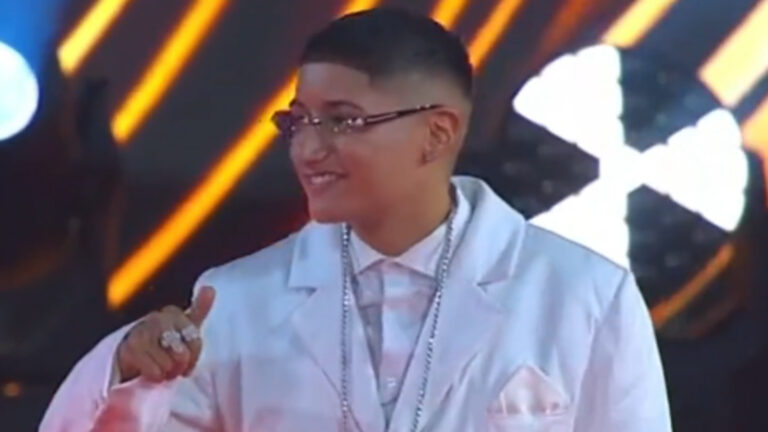 El fenómeno Sinaka: Las reacciones que dejó la aparición del astro de la música urbana chilena en la Gala de Viña 2026