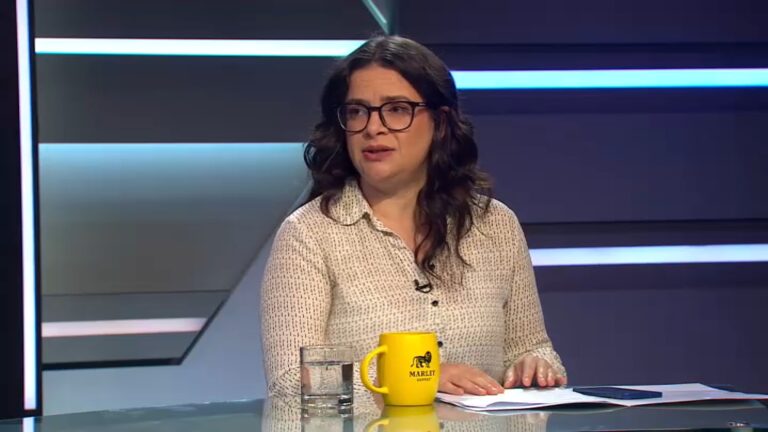 Ministra Orellana responde a críticas por Sala Cuna: 