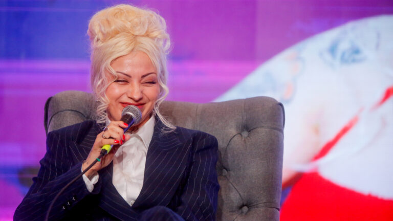 Mon Laferte es reconocida como la artista chilena más escuchada en la historia en la previa a su show en Viña 2026