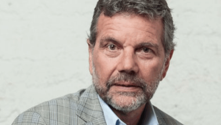 Actor Osvaldo Silva relata asalto con cuchillos que sufrió en servicentro de Recoleta: 