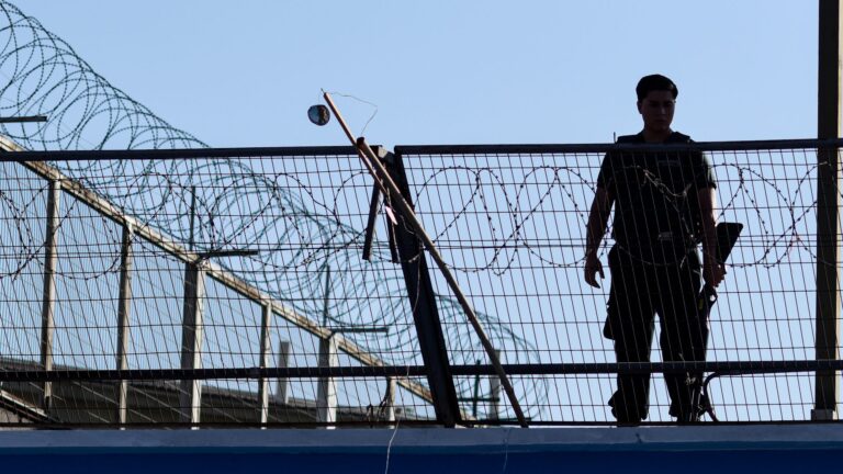 Subsecretario de Justicia califica como “inaudita” la fuga de reos disfrazados de gendarmes en Santiago