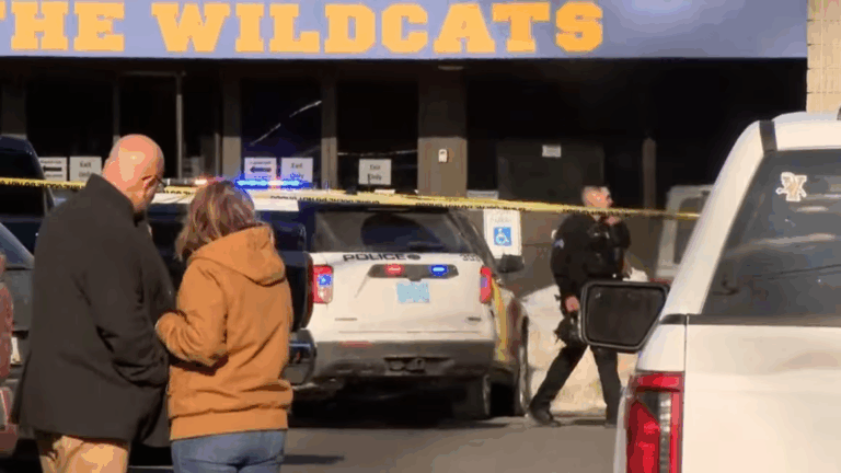 Tiroteo en una pista de hockey en Rhode Island deja al menos un muerto y 4 heridos