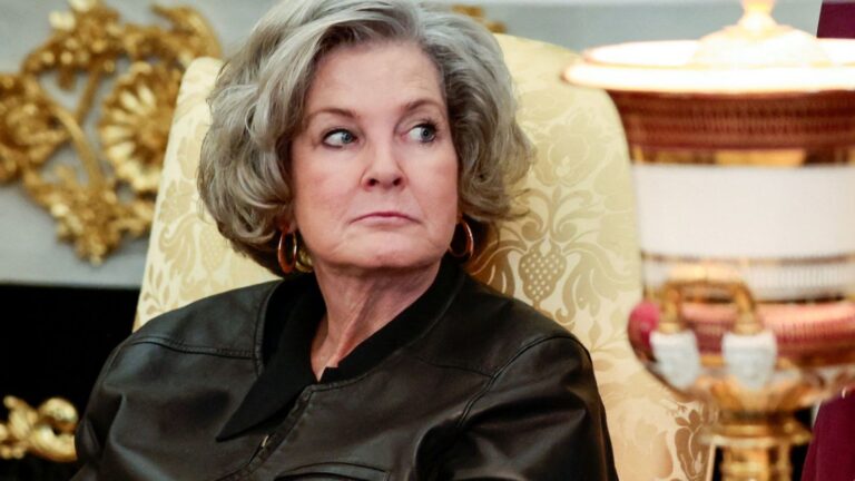 La secretaria general de la Casa Blanca, Susie Wiles, tiene cáncer de mama en etapa temprana, informa Trump