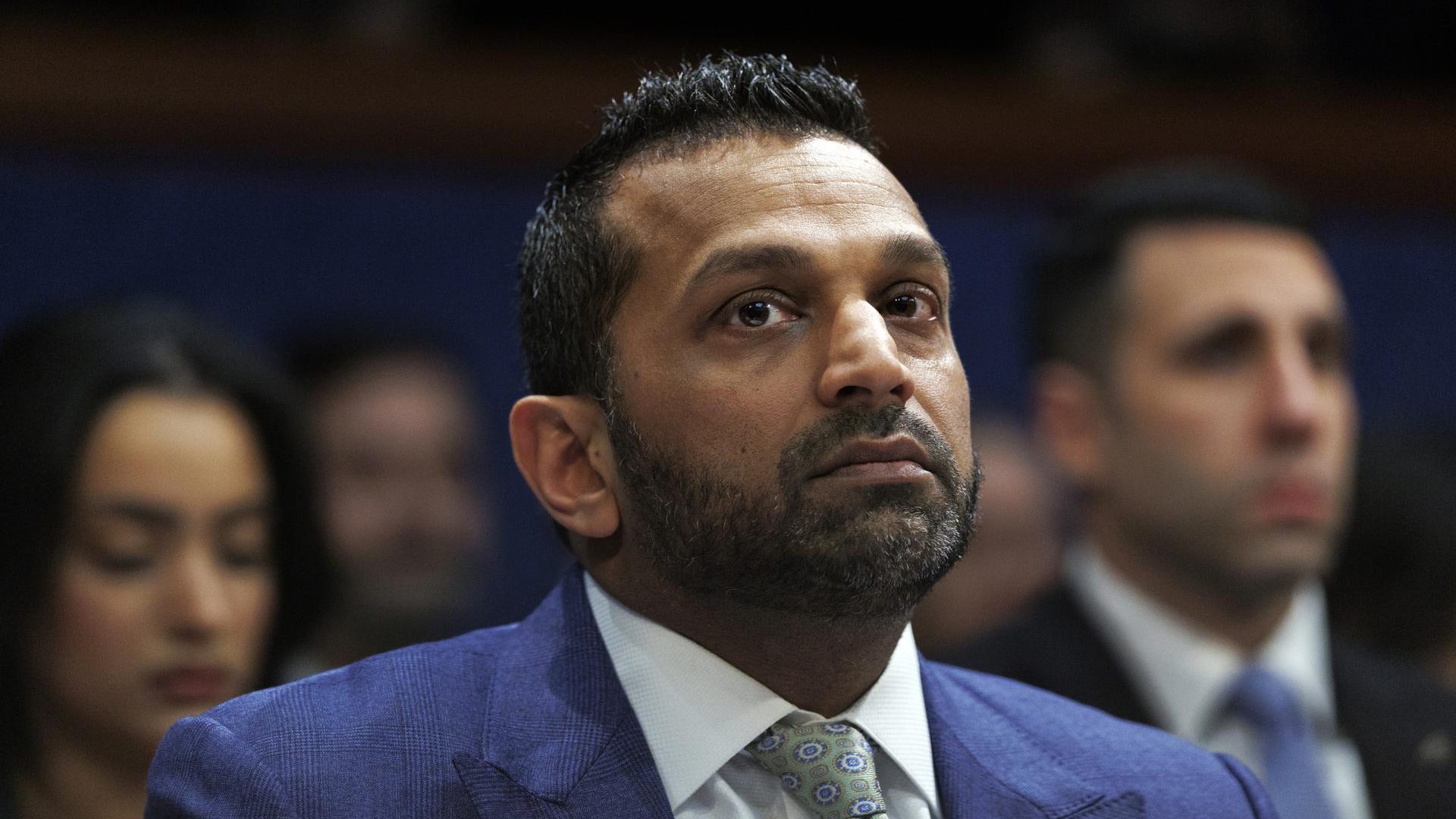 Revelan que hackers vinculados al gobierno iraní accedieron al correo electrónico personal del director del FBI