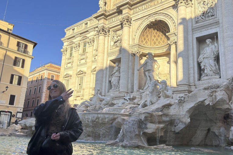 La Fontana de Trevi recauda casi medio millón de euros en su primer mes con acceso de pago