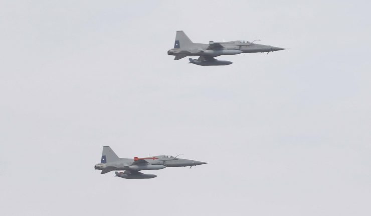 Sobrevuelos y maniobras militares: Las razones del despliegue de aviones FACh en distintos puntos de la capital esta semana