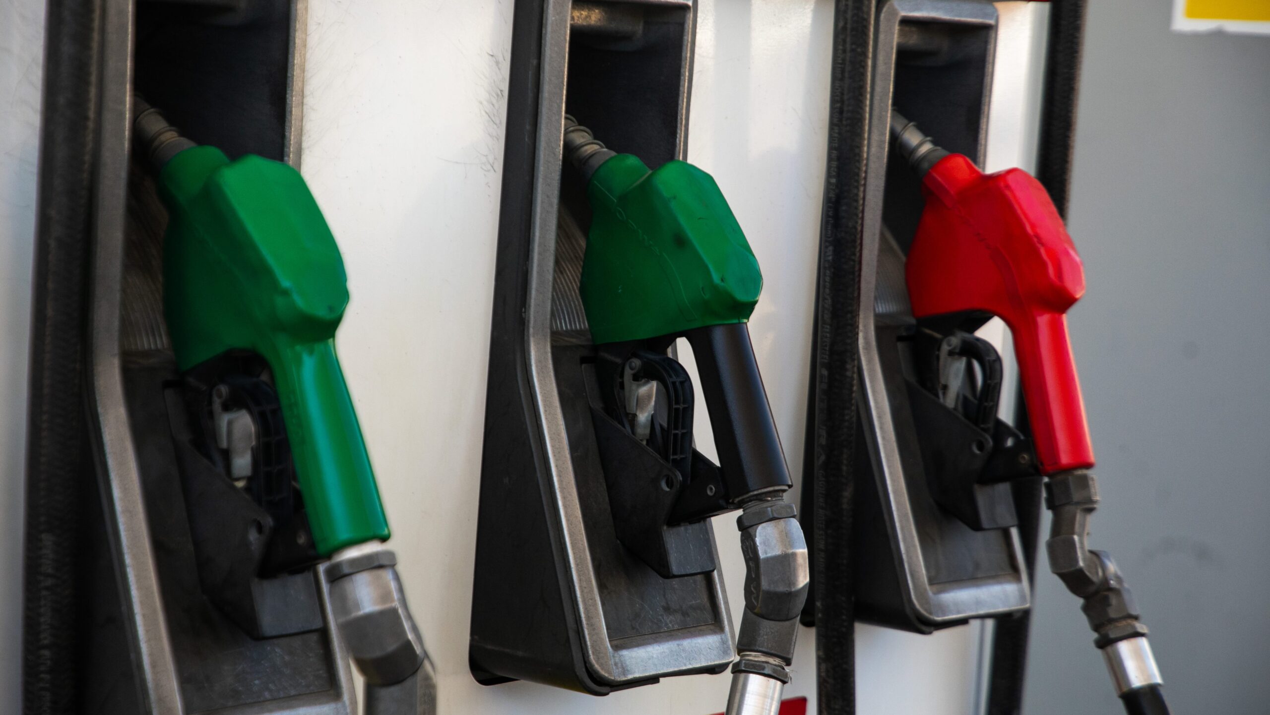 Ministra Ximena Rincón descarta desabastecimiento por alta demanda de combustibles: Solo dos comunas requieren reposición