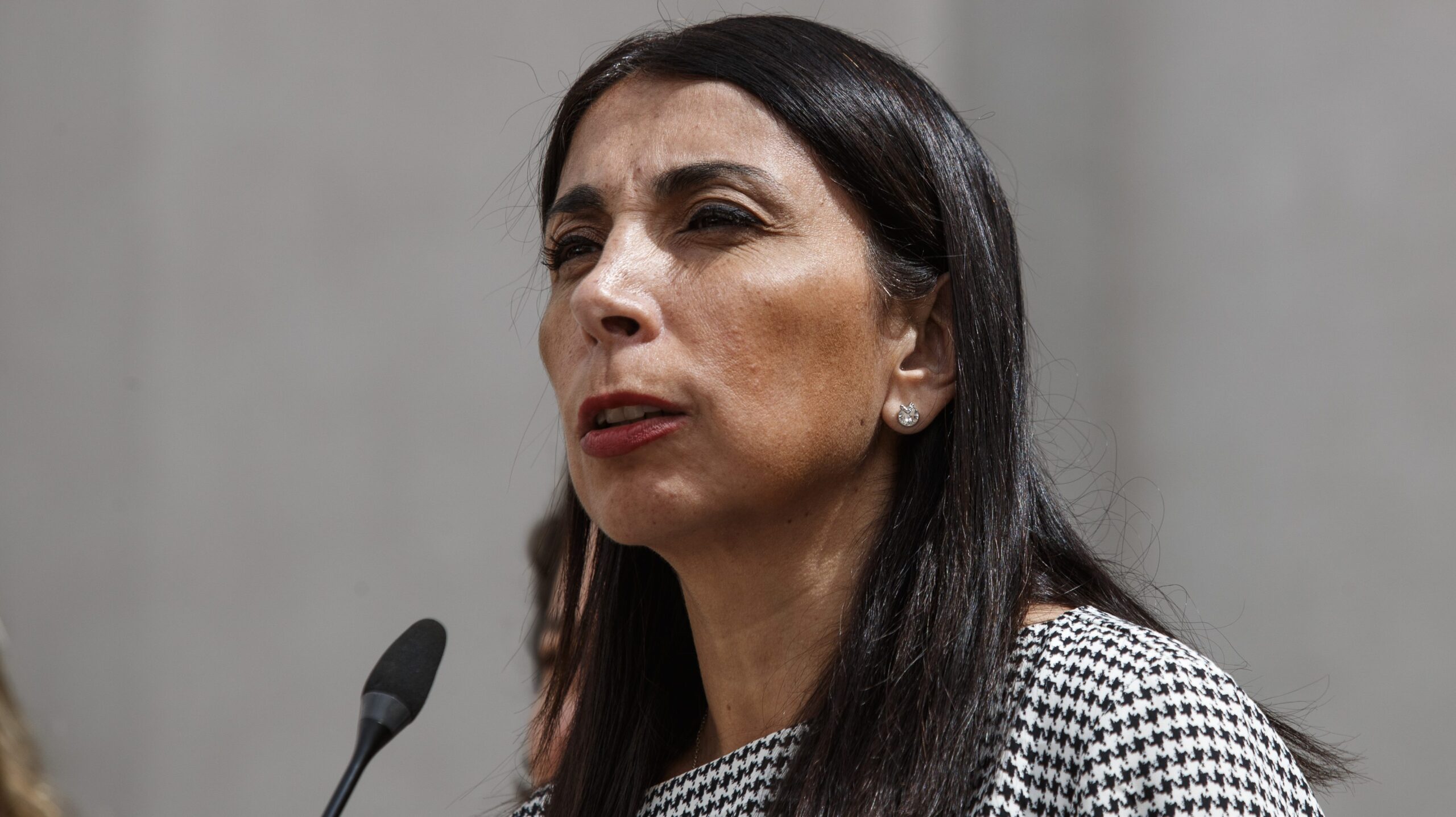 “Pido sinceramente recapacitar”: Karla Rubilar critica salida de directora del SernamEG en medio de tratamiento contra el cáncer