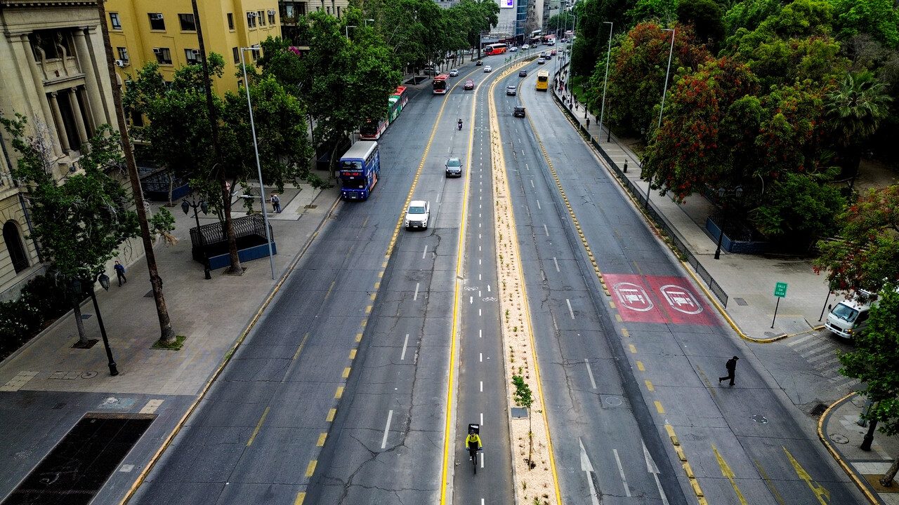 Ministerio de Vivienda recortará financiamiento a obras del proyecto Nueva Alameda: Ciclovía quedaría paralizada