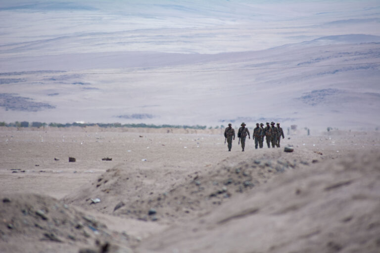 El canciller de Perú advierte que el país no puede recibir más migrantes y aborda medidas migratorias anunciadas por Kast