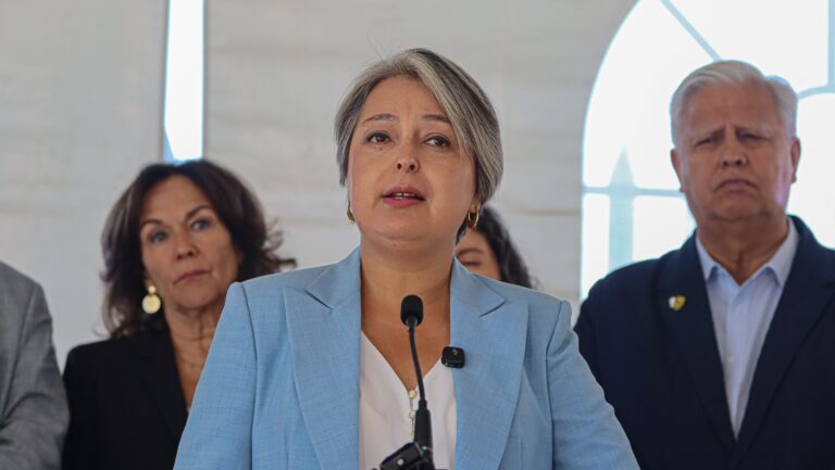 Jara acusa que Kast gobierna “como una ultraderecha” y que no ha impulsado la agenda que prometió al país