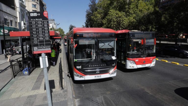 Ministro de Hacienda informa congelamiento de tarifas del transporte público durante todo 2026