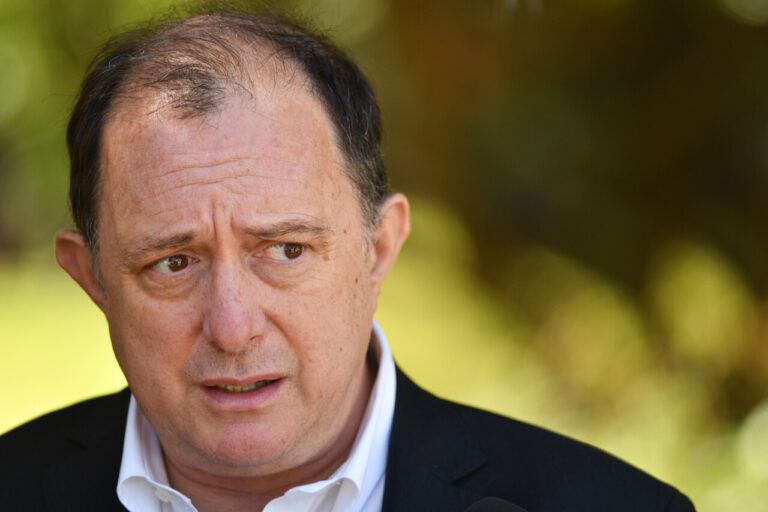 Iván Poduje aborda críticas del pasado a Kast: 