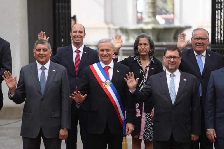 Kast debuta con un 47% de aprobación y su gabinete con un 36%, según encuesta Pulso Ciudadano