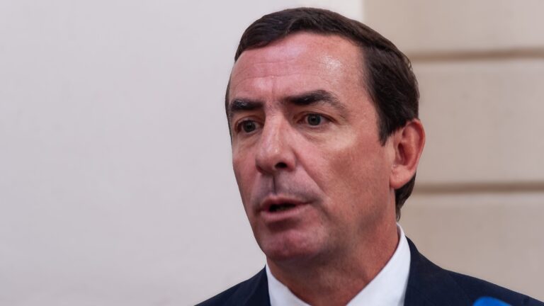 Tras retiro desde Contraloría, ministro Rabat aclara que el Plan Nacional de Derechos Humanos está en “estudio” y que buscan reingresarlo “lo antes posible”