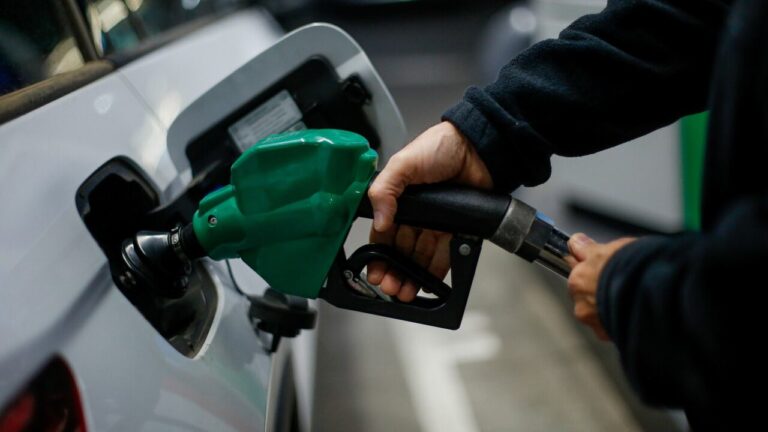 Camioneros expresan rechazo tras anuncio del Gobierno sobre alza de los combustibles: 